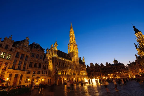 Noční pohled na grand place v Bruselu, Belgie — Stock fotografie