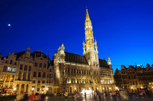 Nacht uitzicht op het grand place in Brussel, België — Stockfoto