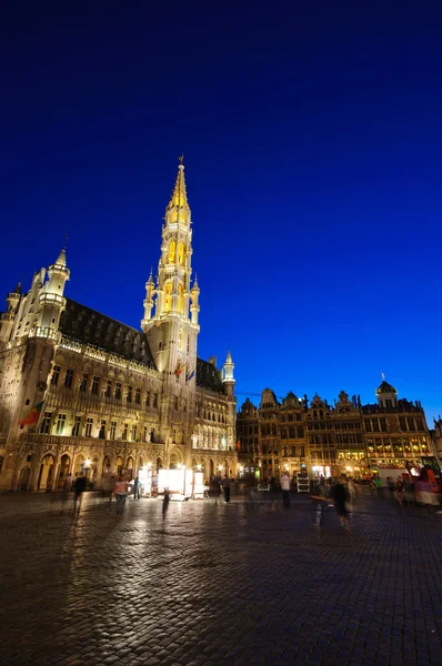 Vista nocturna de la Grand Place en Bruselas, Bélgica — Foto de Stock