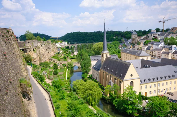 Casco antiguo y fortificaciones en la ciudad de Luxemburgo — Foto de Stock