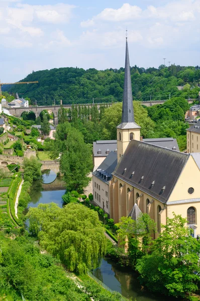 Vieille ville et Saint Jean Baptiste dans la ville de Luxembourg — Photo
