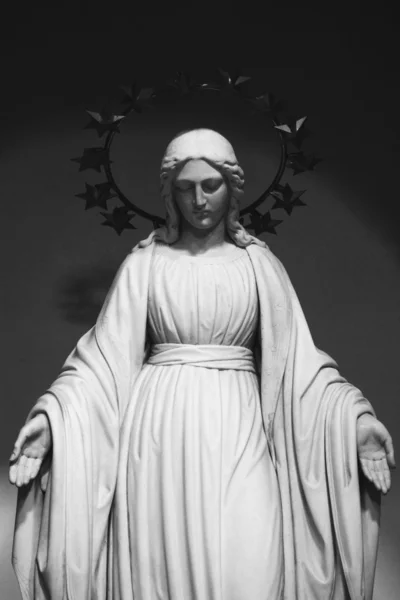 Pomnik Maryi Dziewicy — Zdjęcie stockowe