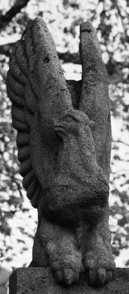 Staty av en örn som en symbol för makt, storhet och makt — Stockfoto