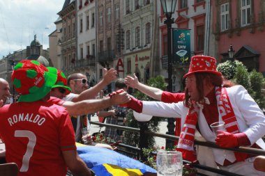 Danimarka ve Portekiz Futbol hayranları