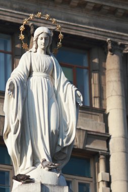 Bakire Meryem heykeli