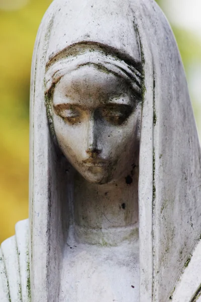 Estátua de Maria virgem — Fotografia de Stock