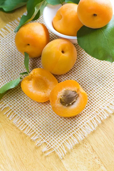 Čerstvé meruňky na vyhození — Stock fotografie