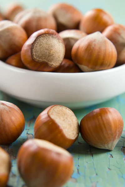 Hazelnuts (filbert) on the vintage wooden surface — Stock Photo, Image
