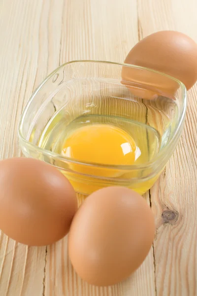 Коричневые яйца — стоковое фото
