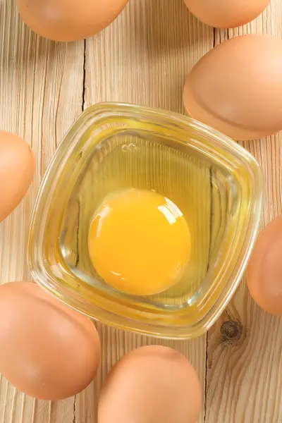 Uova di pollo marrone — Foto Stock