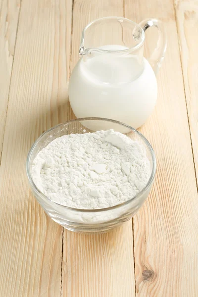 Mjölk och mjöl — Stockfoto