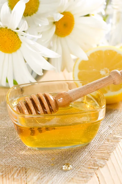 Honing met citroen — Stockfoto