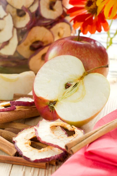 Torkade äpplen — Stockfoto