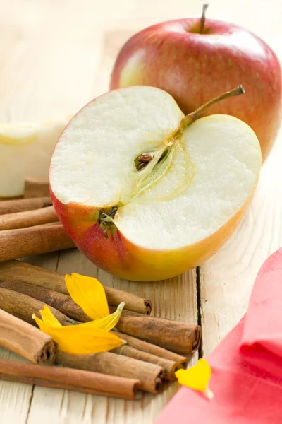 Apples with cinnamon — Stock Photo, Image