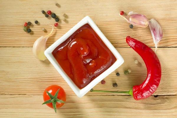 Röd het chilisås — Stockfoto