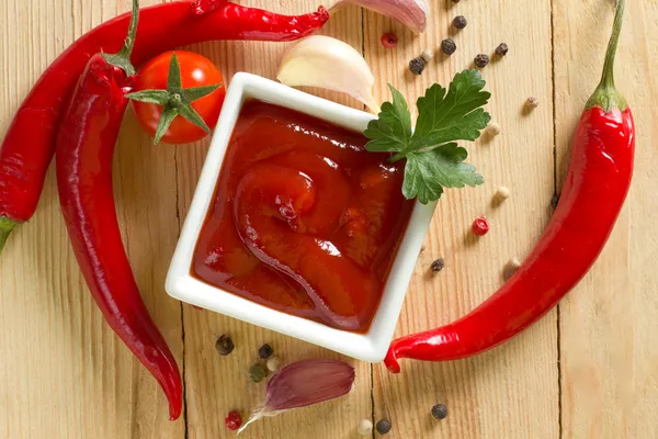 Kırmızı acı biber sosu — Stok fotoğraf
