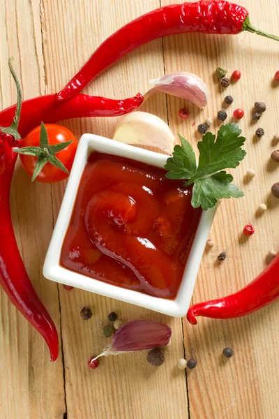 Κόκκινο-καυτή σάλτσα τσίλι — Φωτογραφία Αρχείου