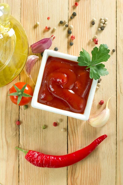 Κόκκινο-καυτή σάλτσα τσίλι — Φωτογραφία Αρχείου