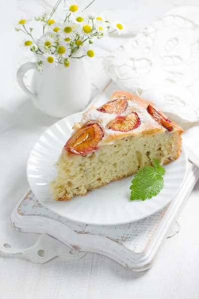 Ciasto śliwkowe domowej roboty — Zdjęcie stockowe