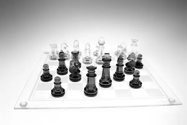 Skupina šachové figurky na palubě — Stock fotografie