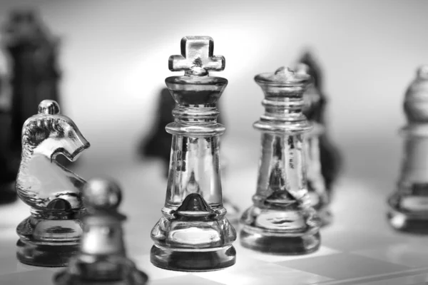 Zbliżenie sztuk szachy szklane — Zdjęcie stockowe
