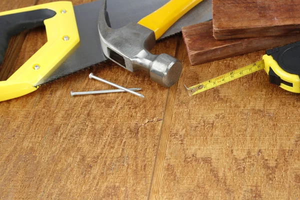 在木材上的工作工具 — 图库照片
