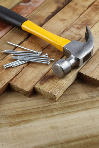 Молоток и гвозди
