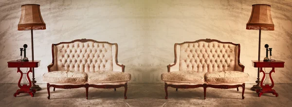 Vintage bed sofa in witte kamer — Stockfoto