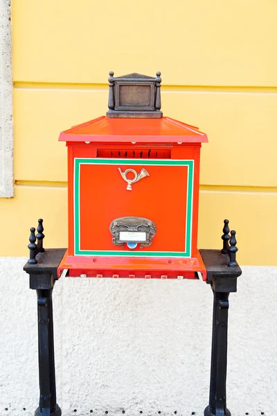 郵便局およびハンガリーのメールボックス — ストック写真