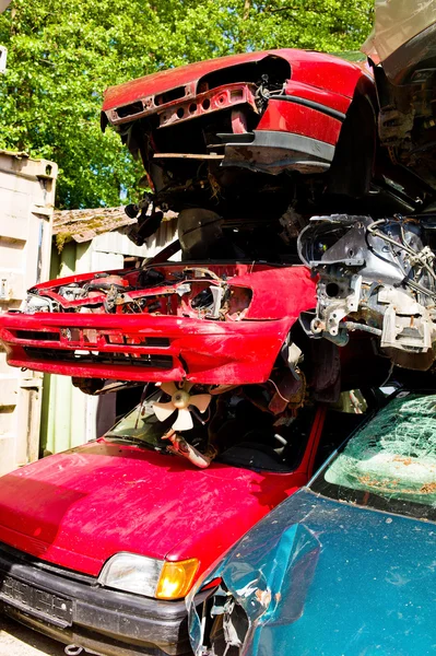Autoschroot in een autokerkhof — Stockfoto