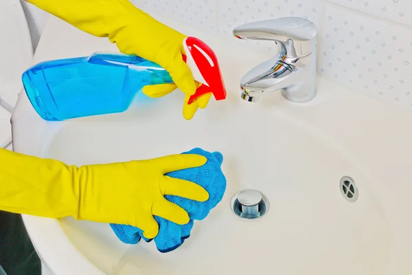 Basins will be cleaned — Stock Photo, Image