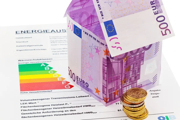 House from â‚¬ banknotes and energy performance certificate — Stock Photo, Image
