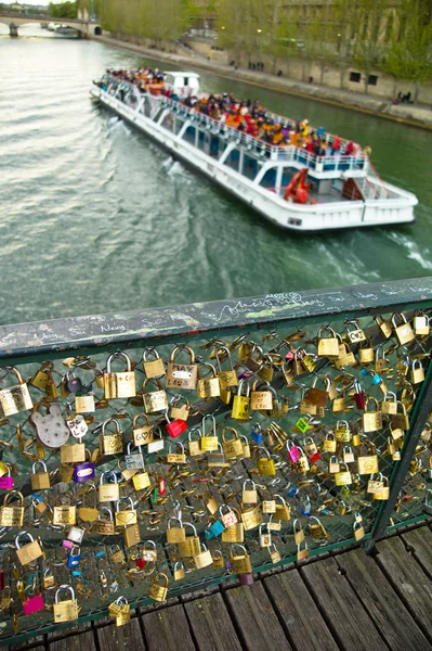 Paris, france. symbols of love — Stock Photo, Image