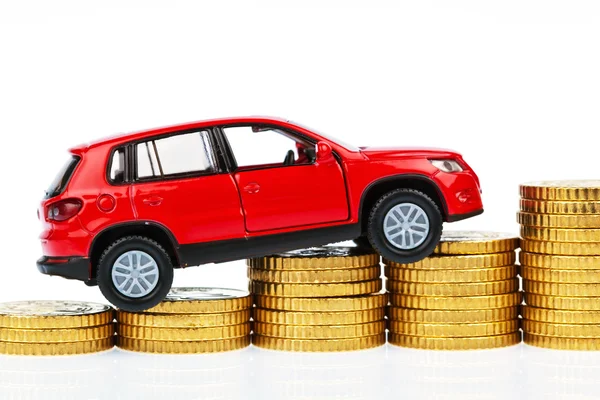 Carro modelo e moedas. custos do carro — Fotografia de Stock