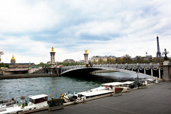 Paris, Francja. Pont alexandre iii — Zdjęcie stockowe