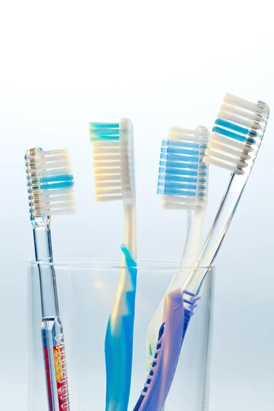 Зубні щітки для чищення зубів — стокове фото