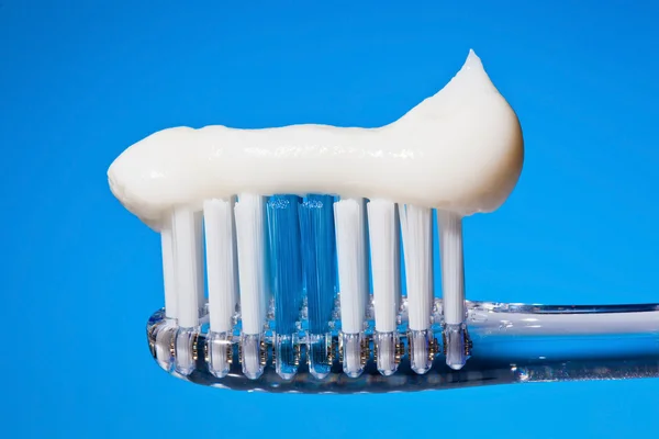 Зубная щетка для чистки зубов — стоковое фото