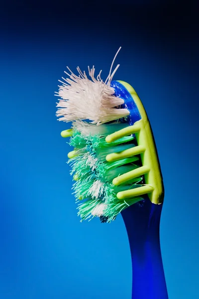 Escova de dentes limpa danificada para escovar — Fotografia de Stock