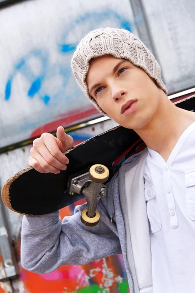 stock image Cool-looking young man in front of graffiti