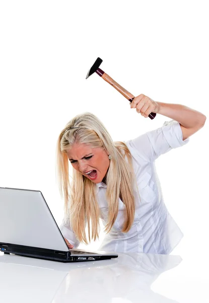 Problemas de computador e laptop com martelo — Fotografia de Stock