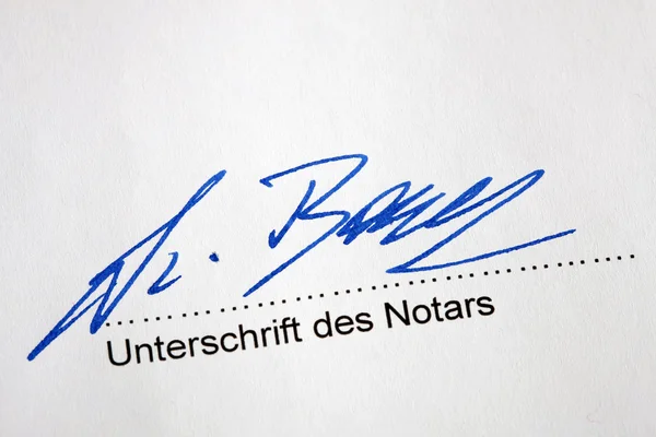 Een notariële contract ondertekenen — Stockfoto