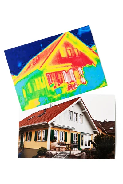 Ahorro energético. casa con imágenes térmicas —  Fotos de Stock