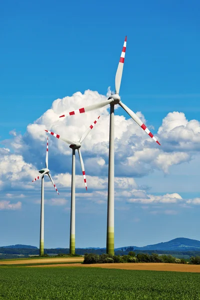 Turbina eolica di una centrale eolica per l'elettricità — Foto Stock