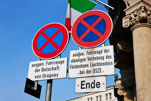 Stopping in the embassy district — Stock Image Stopping in the embassy district Stock Picture
