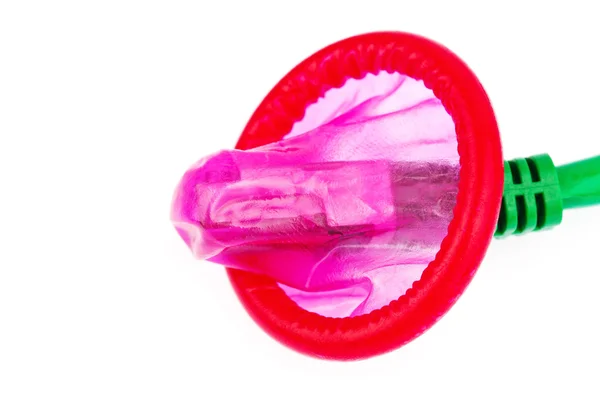 Политика конфиденциальности. презерватив и сетевой кабель — стоковое фото