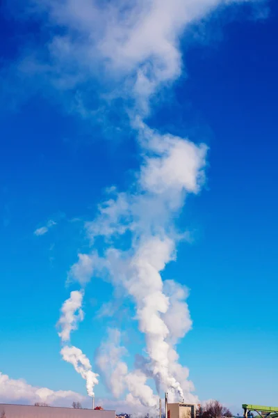 Průmyslové komíny, kouření — Stock fotografie