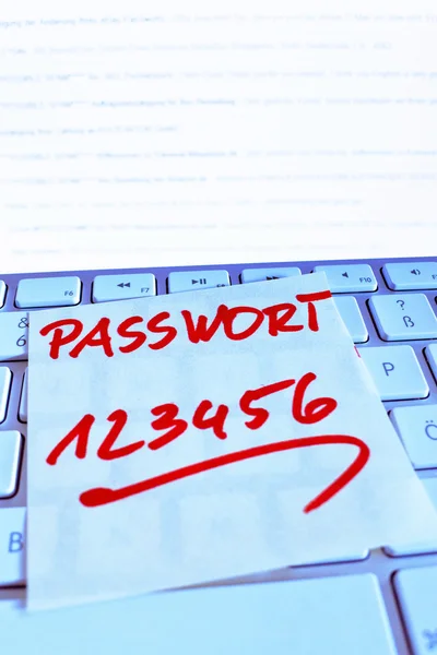 Note on computer keyboard: password 123456 — Stock Photo, Image