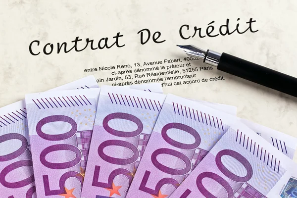 Notas de euro e contrato de crédito (francês ) — Fotografia de Stock