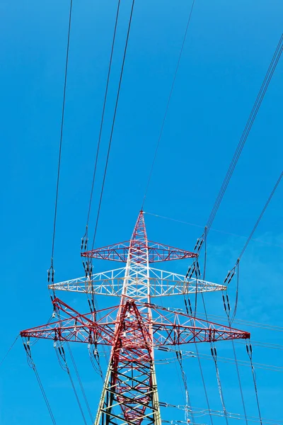 Pilones de una línea eléctrica — Foto de Stock
