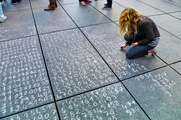 Problema di matematica su un marciapiede — Foto Stock